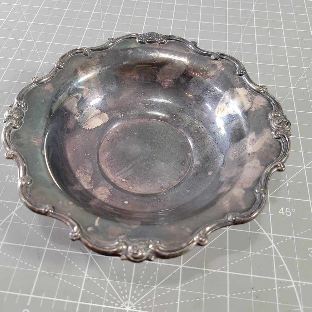 Gorham Silver Plated Serving Bowl YC2080 Round Scalloped Edge Ornate Decor